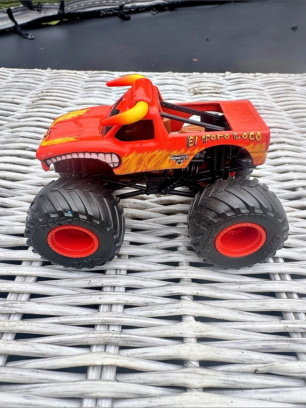 Monster Jam El Toro Loco 1:64 Scale Die-Cast Monster Truck Monster Truck Toy Red
